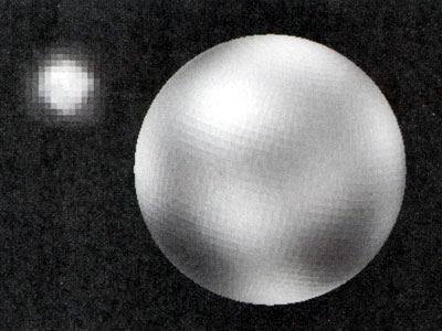 Поверхность Плутона, реконструированная по снимкам телескопа им. Хаббла. Светлое пятно слева вверху – спутник планеты Харон
